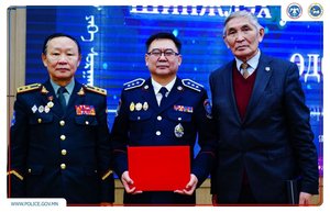 Докторын зэргийн диплом гардан авлаа.